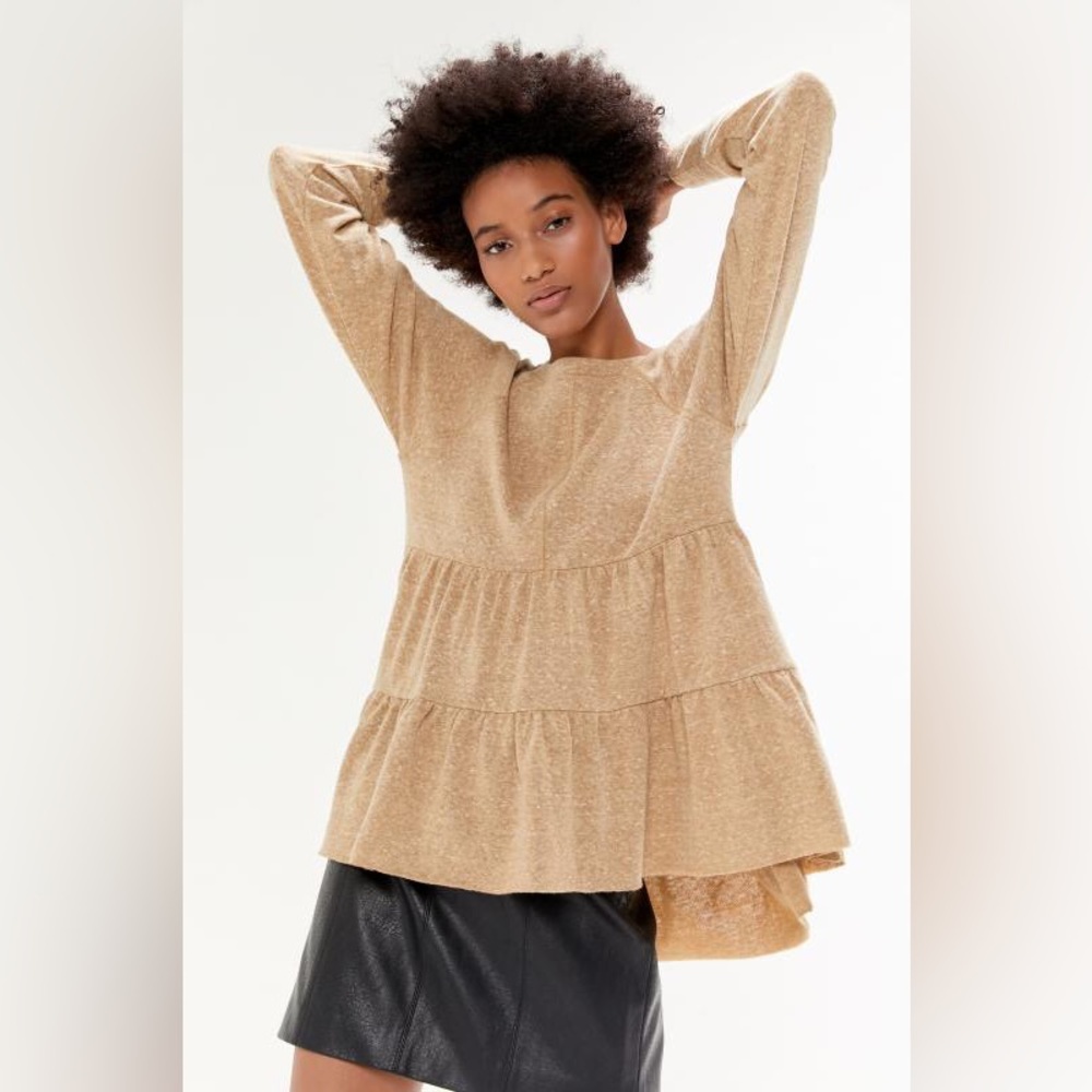 ✨ NWT New UO Urban Outfitters Poppy Peplum Tiered Beige Tan Gold Babydoll Top